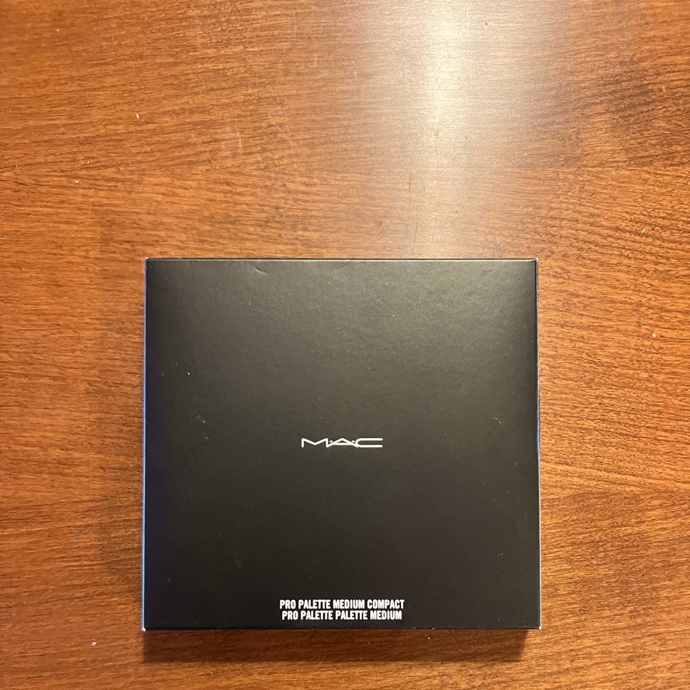 MAC Cosmetics PRO Palette Medium Compact